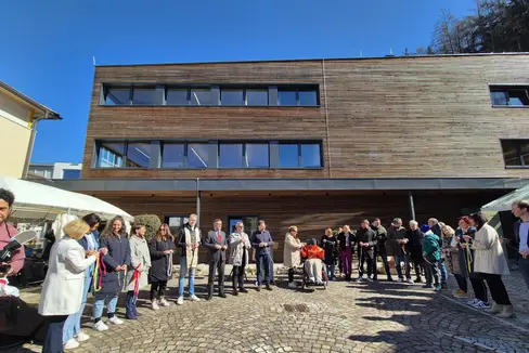 Inaugurato il nuovo laboratorio al Centro sociale Trayah di Brunico. Momento importante di condivisione valoriale e sociale, sottolinea Christian Bianchi, assessore provinciale alle Opere pubbliche, Valorizzazione del patrimonio, Libro fondiario e Catasto. (Foto: USP/Gianluca Crocco)
