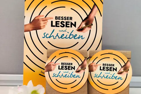 Eine Samentütenaktion soll am Welttag der Muttersprache, dem 21. Februar, auf die Bedeutung der Lese- und Schreibfähigkeit und auf die Angebote zur Förderung der Literalität hinweisen. (Foto: LPA/Amt für Weiterbildung)
