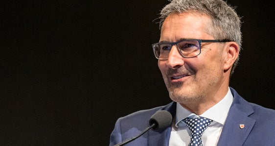 Landeshauptmann Kompatscher beim österreichischen Gemeindetag: Für Südtirols Autonomie war und ist Österreichs Unterstützung bei Verhandlungen mit Rom immer wichtig. (Foto: Österreichischer Gemeindebund/Erich Marschik)