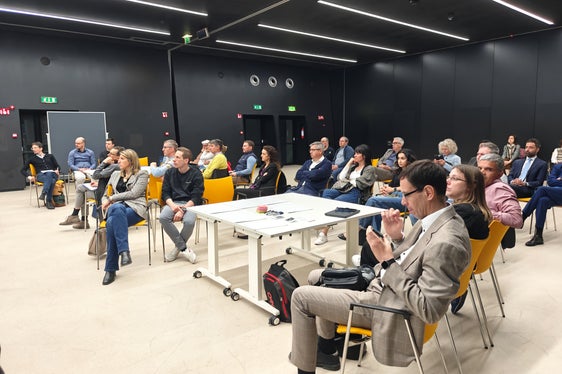 A seguito della presentazione del nuovo Competence Center per la sicurezza informatica, nel corso di un workshop sono stati simulati diversi scenari di attacco informatico. (Foto: USP/Ursula Pirchstaller)