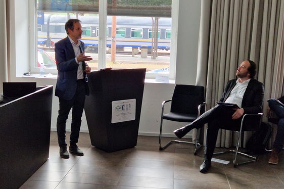 Da sinistra il direttore del Servizio Mercato del lavoro, Stefan Luther, e l'assessore provinciale, Philipp Achammer, nel corso della conferenza stampa/evento informativo svoltosi oggi (17 maggio) nel Palazzo provinciale 11 di via Renon 4, a Bolzano (Foto: ASP/mdg)