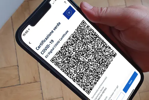 Da venerdì 6 agosto entreranno in vigore nuove regole per l’utilizzo in nuovi ambiti del “Green Pass” il certificato europeo relativo al Covid-19 (Foto: Azienda sanitaria)