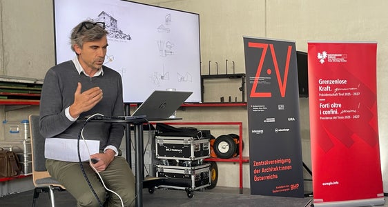 L'architetto Matteo Scagnol: Con il Rifugio Europa si crea una sintesi tra dimensione simbolica e funzionale. (Foto: Euregio/GNews)