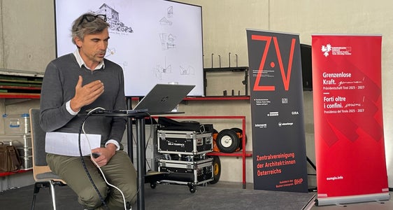 Architekt Matteo Scagnol: Mit der Europahütte entsteht eine Synthese zwischen einer symbolischen und funktionalen Dimension. (Foto: Euregio/GNews)