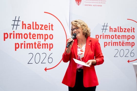 La responsabilità individuale, la solidarietà e l’azione collettiva sono elementi comuni al volontariato e alle cooperative, ha sottolineato l’assessora provinciale Rosmarie Pamer, responsabile di entrambi i settori, in occasione della conferenza stampa di metà mandato #primotempo tenutasi il 13 luglio. (Foto: USP/Fabio Brucculeri)