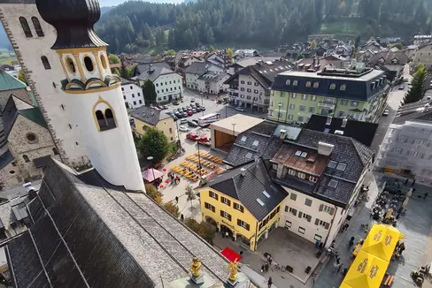Der Michaelsplatz in Innichen wurde heute zur Informationsmeile rund um das Thema Hochwasser, damit geht die Zivilschutzwoche zu Ende. (Foto: LPA/G.News)