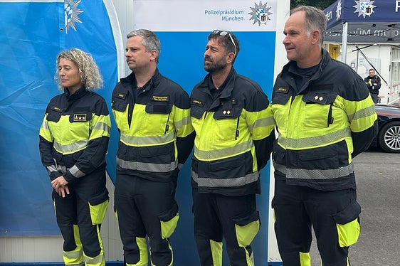 Il supporto altoatesino all’Oktoberfest è caratterizzato da “competenza, passione e spirito di squadra”: da sinistra l’ufficiale Francesca Monti, Johann Faller, Patrik Albertini e Michael Hofer del Corpo permanente dei vigili del fuoco di Bolzano (Foto: USP/Vigili del fuoco München/Milberg)