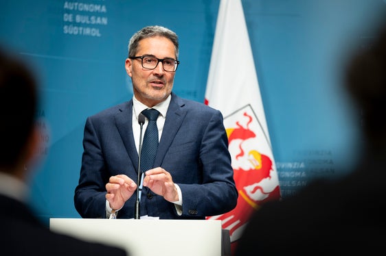 Il presidente della Provincia, Arno Kompatscher, sottolinea l'importanza di questa nuova immagine: “Un logo moderno e uniforme è più di un semplice simbolo, rappresenta l'identità e l'immagine della nostra Provincia. (Foto: USP/Fabio Brucculeri)