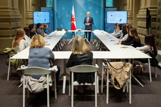 Un momento del costruttivo incontro avvenuto oggi nella sala stampa di Palazzo Widmann. (Foto: ASP/Fabio Brucculeri)