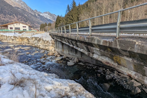 Il ponte sul torrente di Anterselva viene risanato. (Foto: USP/Ingo Dejaco)