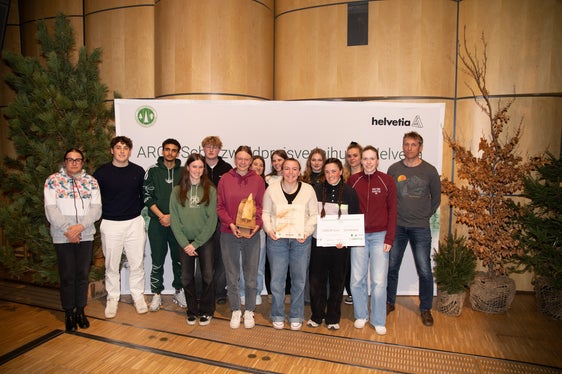 Siegten bei den Schulprojekten: Die 4. Klasse des Sozialwissenschaftlichen Gymnasiums Sand in Taufers, die Schülerinnen und Schüler hatten, unterstützt von der Forststation Sand in Taufers, ein Baumfest für die Grundschule organisiert. (Foto: LPA/Landesabteilung Forstdienst/Matthias Gritsch)