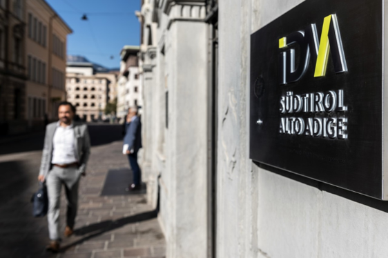 Der Wirtschaftsdienstleister IDM Südtirol hat seinen Sitz am Pfarrplatz 11 in Bozen. Das Land Südtirol hält 60 Prozent des Sonderbetriebs, 40 Prozent die Handelskammer. (Foto: IDM/Corrà)