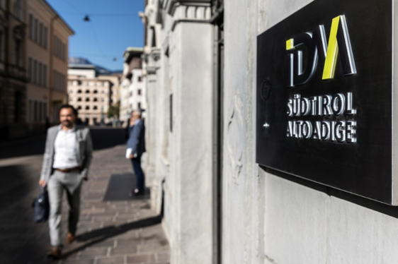 Der Wirtschaftsdienstleister IDM Südtirol hat seinen Sitz am Pfarrplatz 11 in Bozen. Das Land Südtirol hält 60 Prozent des Sonderbetriebs, 40 Prozent die Handelskammer. (Foto: IDM/Corrà)