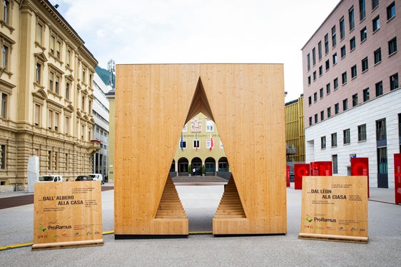 Am Mittwoch, 12. Juli um 10 Uhr stellt Landesrat Arnold Schuler in der Wood Passage am Silvius-Magnago-Platz den Agrar- und Forstbericht 2022 vor. (Foto: LPA/Fabio Brucculeri)