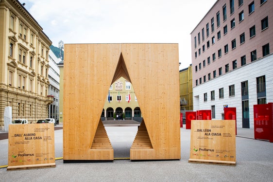 Am Mittwoch, 12. Juli um 10 Uhr stellt Landesrat Arnold Schuler in der Wood Passage am Silvius-Magnago-Platz den Agrar- und Forstbericht 2022 vor. (Foto: LPA/Fabio Brucculeri)