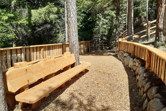 Die Aussichtsplattform bei den Erdpyramiden in Percha wurde komplett saniert. (Foto: LPA/Landesamt für Natur)