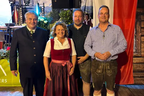 Freundschaftlicher Austausch in Eupen (Ostbelgien): Der Völser Bürgermeister Othmar Stampfer (von links), Landeshauptmannstellvertreterin Rosmarie Pamer, der Bürgermeister von Eupen Thomas Lennertz und Ministerpräsident Oliver Paasch. (Foto: LPA/Ressort Sozialer Zusammenhalt, Familien, Senioren, Genossenschaften und Ehrenamt)