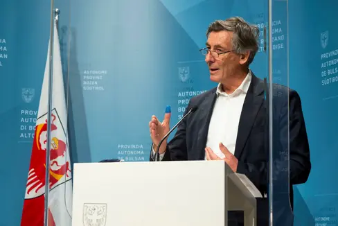 L'assessore Widmann nel corso della conferenza stampa odierna (Foto: ASP/Fabio Brucculeri)