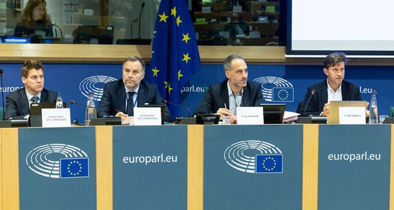 Markus Warasin, dirigente dell'Amministrazione dell'Unione Europea ed esperto di politica internazionale (secondo da sinistra) sarà ospite dei Giovedì culturali dell'Euregio sull'UE. (Foto: Parlamento europeo)