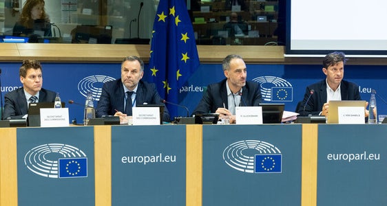 Markus Warasin, Führungskraft der europäischen öffentlichen Verwaltung und Experte für internationale Politik (2. von links), wird den Euregio-Kulturdonnerstag über die EU moderieren. (Foto: Europaparlament)