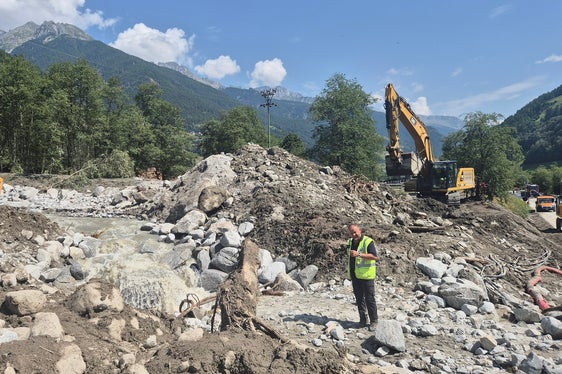Nach dem Murgang zwischen Luttach und St. Johann im Ahrntal führt das Landesamt für Wildbach- und Lawinenverbauung Ost mit Hochdruck Aufräumarbeiten durch. (Foto: LPA/Landesamt für Wildbach- und Lawinenverbauung Ost in der Agentur für Bevölkerungsschutz)