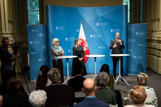 Die Förderpreise für wissenschaftliche Arbeiten „Lidia Menapace“ werden alljährlich vom Land Südtirol und vom Landesbeirat für Chancengleichheit für Frauen im Pressesaal des Palais Widmann vergeben. (Foto: LPA/Fabio Brucculeri)