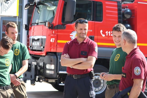 Die Berufsfeuerwehr sucht drei Feuerwehrleute. Die drei Vollzeitstellen sollen über einen Ausbildungswettbewerb besetzt werden. Bewerben kann man sich bis zum 11. November 2022. (Foto: LPA/Maja Clara)
