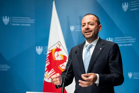 Auf Vorschlag von Landesrat Marco Galateo hat die Landesregierung am 26. August eine technische Verlängerung der Konzession für die Benutzung der Produktionsstätten der Stahlwerke Bozen gutgeheißen. (Foto: LPA/Fabio Brucculeri)