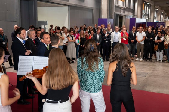 Insgesamt präsentieren 54 Schulen, 42 Hochschulen sowie Beratungsstellen und Jugendorganisationen ihre Angebote. Im Mittelpunkt stehen Ausbildungswege nach der Mittelschule, Studienmöglichkeiten im In- und Ausland sowie berufliche Weiterbildung. (Foto: LPA/Fabio Brucculeri)