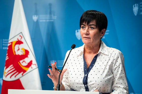 L'assessora provinciale alla Sicurezza e alla prevenzione della violenza Ulli Mair ha presentato alla Giunta provinciale una proposta per la riorganizzazione dei servizi di streetworking. (Foto: USP/Fabio Brucculeri)