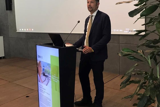 LR Alfreider: Um die Erreichbarkeit Südtirols zu verbessern und dadurch die Brennerautobahn A22 weiter vom individuellen Personenverkehr zu entlasten, brauchen wir Investitionen in die Schieneninfrastruktur sowie neue Kooperationen und Synergien mit den am Korridor tätigen Eisenbahnunternehmen. (Foto: LPA)