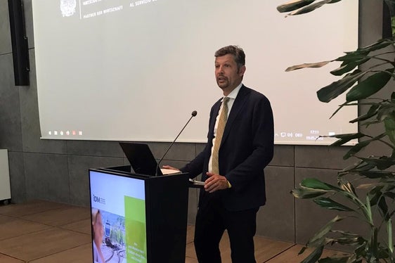 LR Alfreider: Um die Erreichbarkeit Südtirols zu verbessern und dadurch die Brennerautobahn A22 weiter vom individuellen Personenverkehr zu entlasten, brauchen wir Investitionen in die Schieneninfrastruktur sowie neue Kooperationen und Synergien mit den am Korridor tätigen Eisenbahnunternehmen. (Foto: LPA)