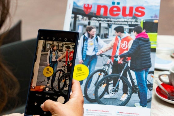 Una componente importante nel media mix della Provincia: ad aprile è stato pubblicato il primo numero della nuova rivista provinciale nëus. (Foto: ASP/Fabio Brucculeri)