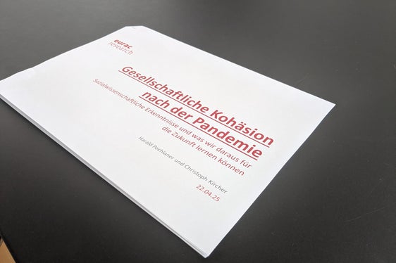 Das Center for Advanced Studies der Eurac Research arbeitet derzeit an einer sozialwissenschaftlichen Studie, wie sich der soziale Zusammenhalt durch die Corona-Pandemie verändert hat. (Foto: LPA/Ressort für Sozialen Zusammenhalt)