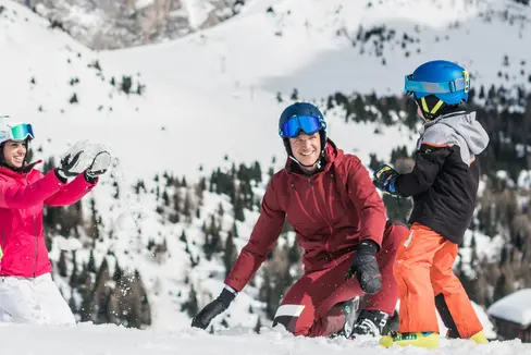 Quest'inverno, per la prima volta, con l'EuregioFamilyPass Alto Adige è prevista una campagna di sconti: tutte le informazioni sono disponibili online su www.provincia.bz.it/familypass. (Foto: Agenzia per la famiglia/Harald Wisthaler)