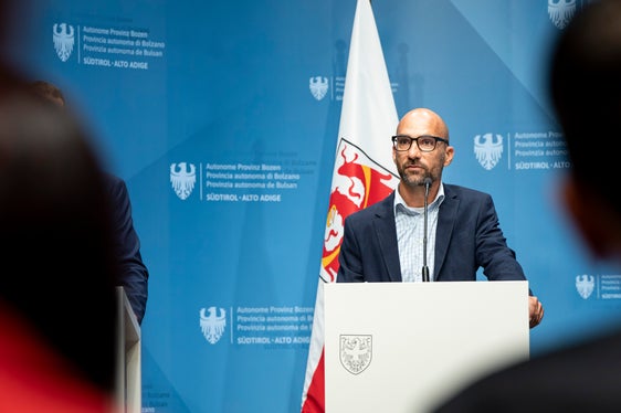 Wir haben viele Handlungsfelder, in denen wir ansetzen müssen: Der Direktor der Landesevaluationsstelle für die deutschsprachigen Schulen Klaus Niederstätter. (Foto: LPA/Fabio Brucculeri)