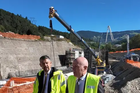 L’assessore provinciale alla Mobilità, Daniel Alfreider, e l’amministratore delegato di RFI - Rete Ferroviaria Italiana, Aldo Isi, hanno effettuato a fine settembre un sopralluogo al cantiere della variante della Val di Riga. (Foto: USP/Ingo Dejaco)