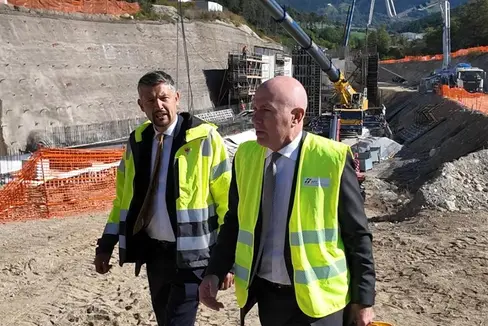 L’assessore provinciale alla Mobilità, Daniel Alfreider, e l’amministratore delegato di RFI - Rete Ferroviaria Italiana, Aldo Isi, hanno effettuato a fine settembre un sopralluogo al cantiere della variante della Val di Riga. (Foto: USP/Ingo Dejaco)