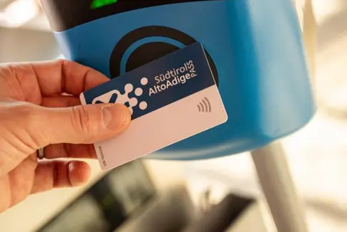 Il contributo stanziato dalla Giunta provinciale è destinato, tra il resto, anche alla gestione del sistema AltoAdige Pass (Foto: APS/https://www.sta.bz.it)