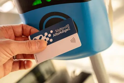 Il contributo stanziato dalla Giunta provinciale è destinato, tra il resto, anche alla gestione del sistema AltoAdige Pass (Foto: APS/https://www.sta.bz.it)