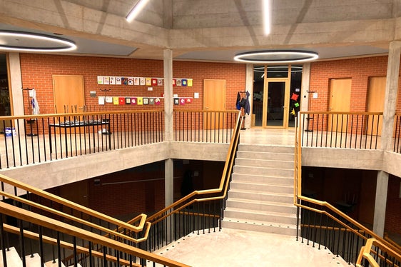 Insgesamt 19 Projektanträge zur Verbesserung von Schulgebäuden haben Südtirols Gemeinden im Rahmen einer Aufbaufonds-Ausschreibung eingereicht. Das Bewertungsverfahren wurde nun abgeschlossen. (Foto: Unsplash)