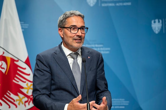 Wir haben am Ende alle Ziele erreicht: jene des Landes, jene der Regierung und auch jene des Unternehmens, sagte Landeshauptmann Arno Kompatscher bei der Vorstellung der Konzession für die Stahlwerke Bozen. (Foto: LPA/Fabio Brucculeri)