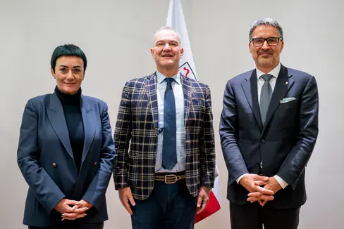Il presidente Arno Kompatscher e l'assessora Ulli Mair hanno ricevuto ieri a Palazzo Widmann il nuovo dirigente della Polfer (al centro) Francesco Zunino (Foto: USP/Fabio Brucculeri)