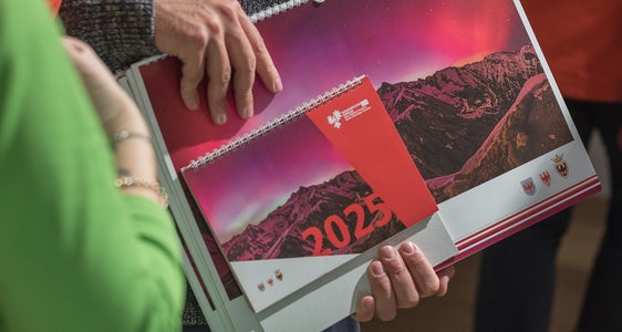 Il calendario dell’Euregio viene realizzato in formato da tavolo e da parete. Si possono inviare foto relative a soggetti del Tirolo, dell’Alto Adige e del Trentino. (Foto: USP/Patrizia Corriero)