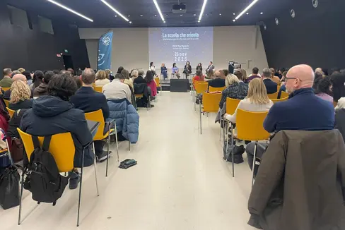 Grande partecipazione a Bolzano al convegno annuale La scuola che orienta. L'edizione 2025, organizzata dalla Direzione Istruzione e Formazione italiana, era dedicata al tema dell'orientamento nel primo ciclo scolastico. (Foto: USP)