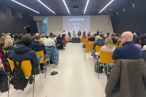 Grande partecipazione a Bolzano al convegno annuale La scuola che orienta. L'edizione 2025, organizzata dalla Direzione Istruzione e Formazione italiana, era dedicata al tema dell'orientamento nel primo ciclo scolastico. (Foto: USP)