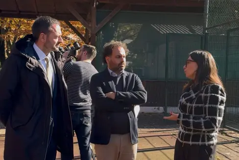 Gemeinsam soll das Projekt umgesetzt werden, sind sich Landesrat Marco Galateo (von links), Amtsdirektor Luca Bizzarri und die Meraner Stadträtin Antonella Costanzo einig. (Foto: LPA)