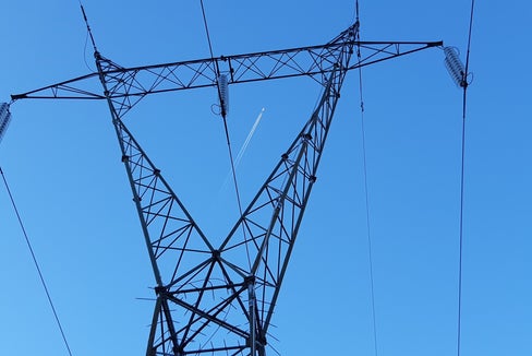 Einer der Nebeneffekte der Vereinbarung: 1265 Strommasten und viele oberirdische Leitungen können abgebaut werden.(Foto: LPA/Guido Steinegger)