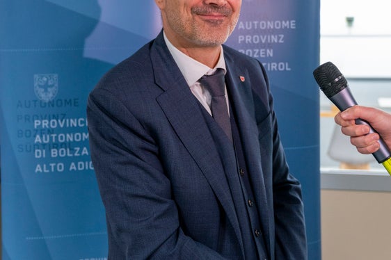 Der Schießstand in Bozen ist unerlässlich, um sowohl den vielen Südtiroler Schützenvereinen als auch den Ordnungskräften und Gemeindepolizei ihre Trainings- und Übungsmöglichkeiten zu garantieren, betonte Landeshauptmann Arno Kompatscher. (Foto: LPA/Daniel von Johnston)