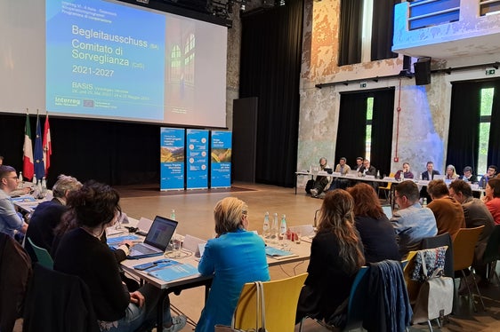 Die Basis in Schlanders hat die Arbeiten des Begleitausschusses beherbergt. (Foto: LPA/Anna Segatini)